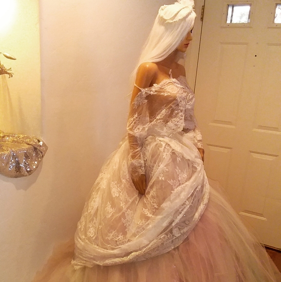 LEAH Ivory Rainbow Lace Tulle Wedding Ballgown Set - Picture 8 of 15